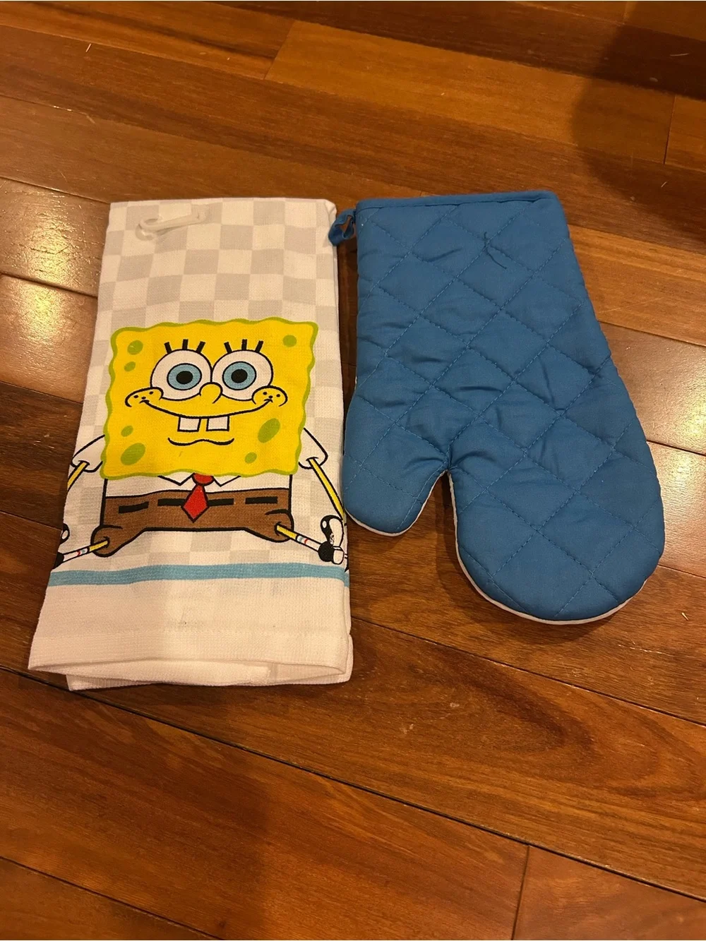 SpongeBob Squarepants Yellow & Blue Oven Mitt and Towel Set